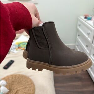 Brown boots 6c